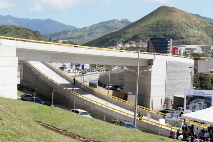 Habilitan parcialmente paso a desnivel Juan Manuel Gálvez en Tegucigalpa tras colapso estructural 1 Desnivel Juan Manuel Galvez.jpg 1