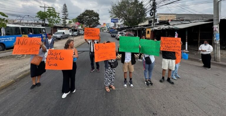 Comerciantes del mercado Zonal Belén se movilizan contra posibles desalojos 7 Protestas Mercado Zonal Belen LaTribuna