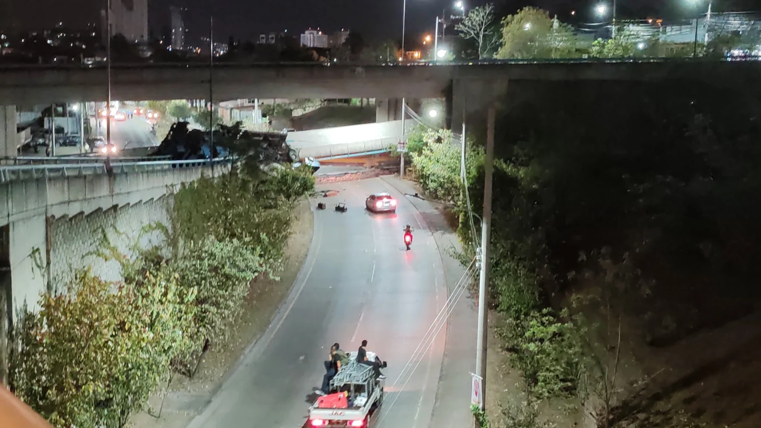 Reapertura parcial en el Anillo Periférico tras colapso del puente Juan Manuel Gálvez, pero el tráfico sigue afectado 1 Puente Juan Manuel Galvez