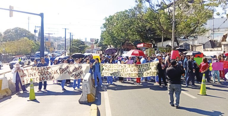 Secretaría de Salud convoca al Colegio Médico tras denuncias de incumplimiento de acuerdos 7 Sesal convoca a medicos copia