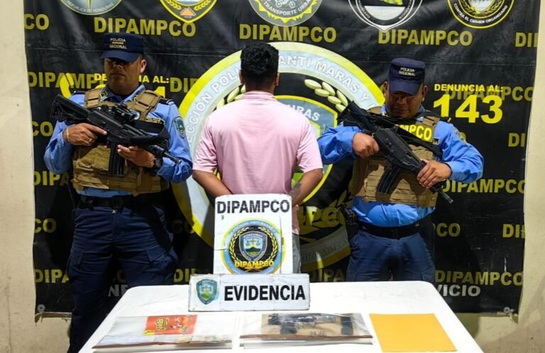 DIPAMPCO captura a dos miembros de la MS-13 con drogas listas para su distribución en Comayagüela 21 WhatsApp Image 2025 04 03 at 8.03.28 AM