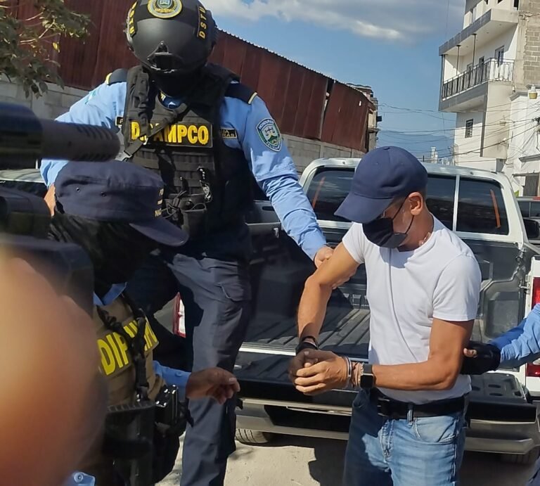 DIPAMPCO captura a abogado por millonaria estafa en perjuicio de la Secretaría de Seguridad 19 WhatsApp Image 2025 04 21 at 16.48.29