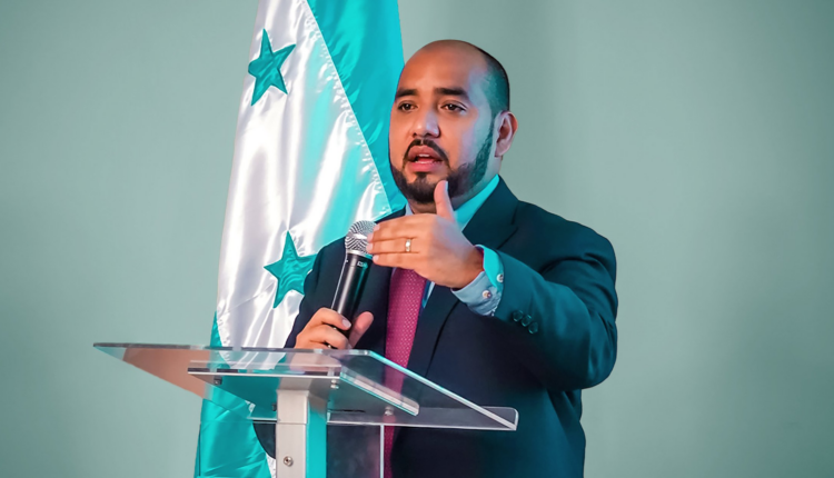 Secretaría de Educación abre concurso para docentes de Islas de la Bahía en La Ceiba 1 image 669 750x430 1