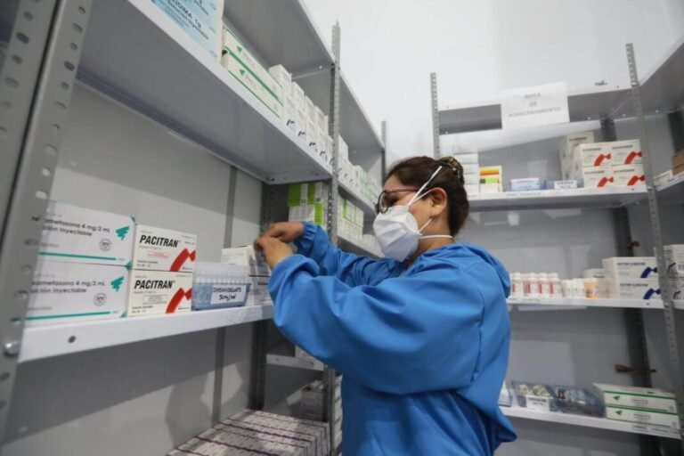 Crisis de Medicamentos en el Sistema de Salud Pública: Pacientes Afectados por Escasez y Condiciones Económicas 15 medicamentos