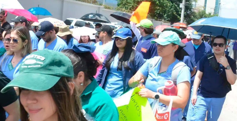 Médicos hondureños exigen plan urgente para reanudar consultas suspendidas 1 medicos en huelga denuncian amenazas