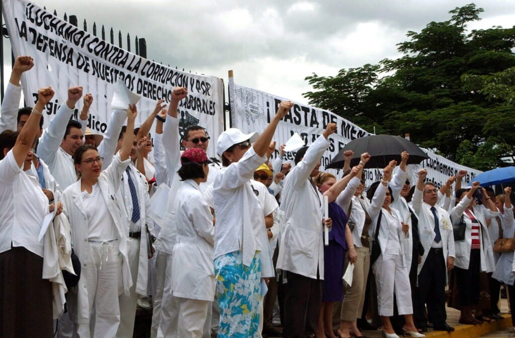 HONDURAS - PROTESTAS MEDICOS protesta de mxdicos en honduras efe xreferencialx 1536x1008 1