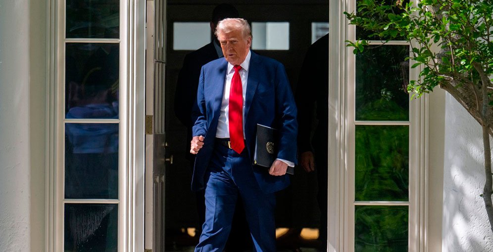 Trump firma decreto para sancionar a ciudades que no cooperen con autoridades migratorias 1 trump firma orden para penalizar a las ciudades que no colaboren con agentes de migracion