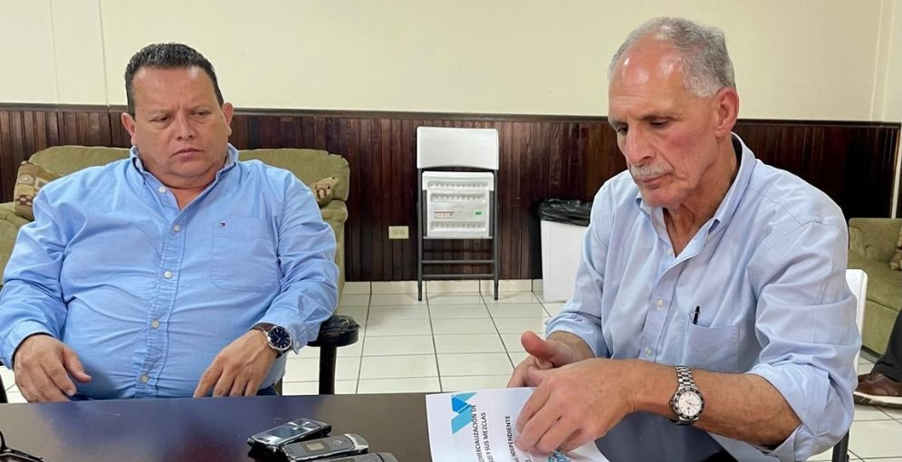 Ahdippe y candidato presidencial Nasry Asfura conversan sobre Ley de Hidrocarburos