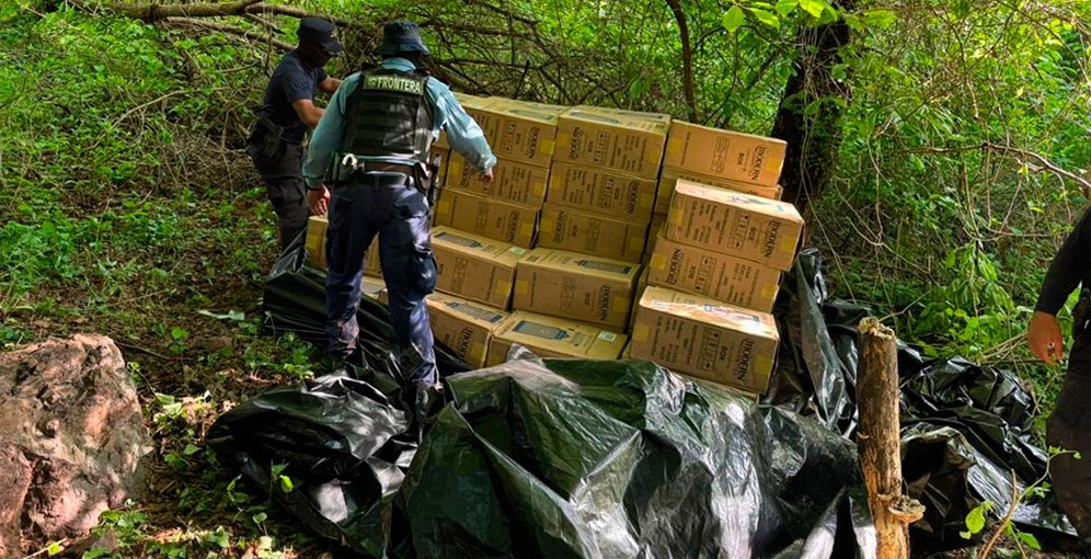 Capturan a dos hombres con más de 700,000 cigarrillos de contrabando en Choluteca 1 CIGARROS