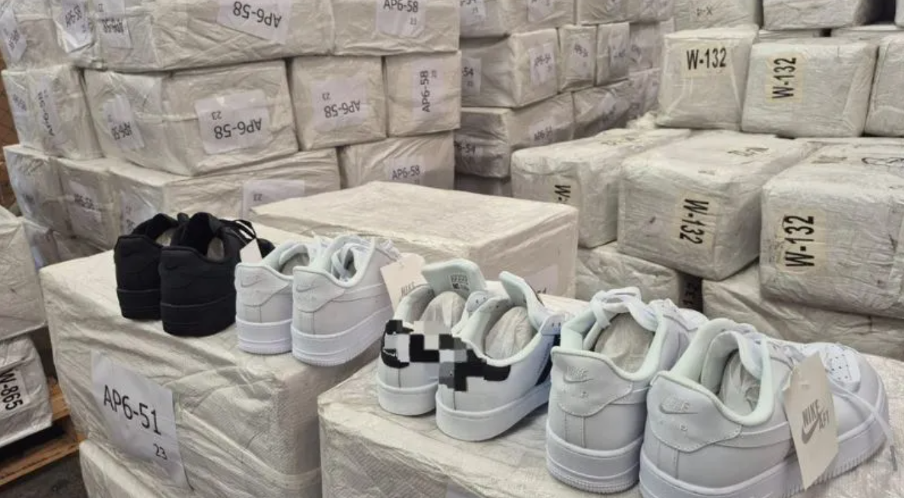 Decomisan más de 11 mil pares de tenis falsificados en Puerto Cortés, valorados en más de 31 millones de lempiras 1 Captura de pantalla 22
