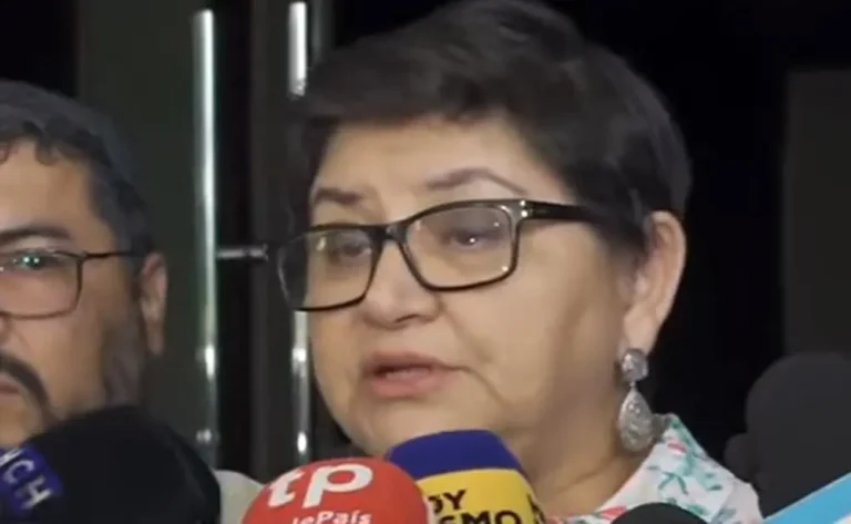 Ministra de Salud justifica rechazo a donación europea y admite escasez de medicamentos 11 Carla Paredes.jpg