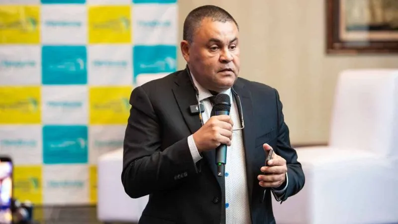 Carlos Umaña acusa al CNE de poner trabas a nuevos partidos para proteger el tripartidismo 1 Carlos Umana compras directas