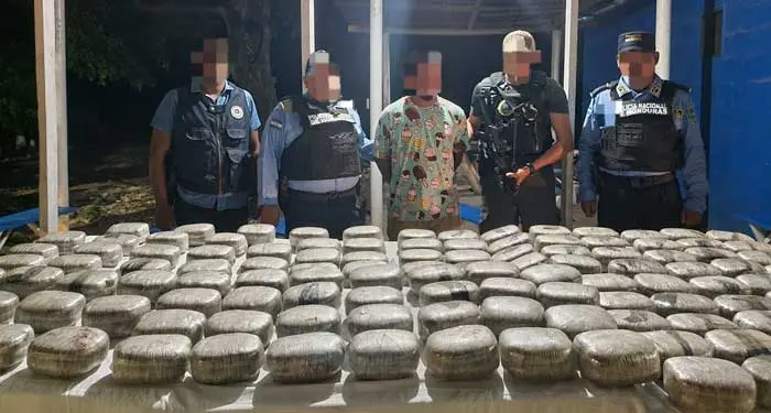 Capturan a joven en La Ceiba con 244 libras de marihuana ocultas en “caleta” de vehículo 1 DECOMISO DE DROGA.jpg