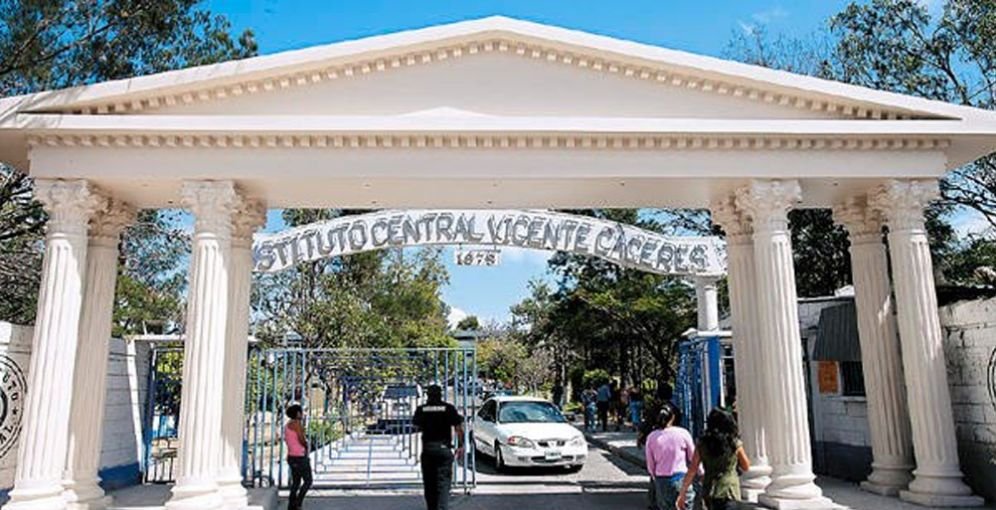 Suspenden clases en el Instituto Central Vicente Cáceres por razones de seguridad 1 Instituto Central LaTribuna