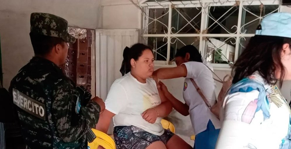 Hospital Gabriela Alvarado lleva jornada de vacunación y desparasitación a barrios de Danlí 1 LA VACUNA 1