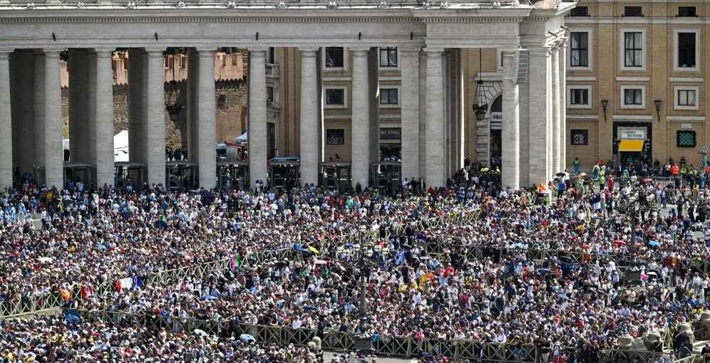 Más de 200.000 fieles asisten a la misa de inicio del pontificado de León XIV en el Vaticano 1 Leon XIV 1