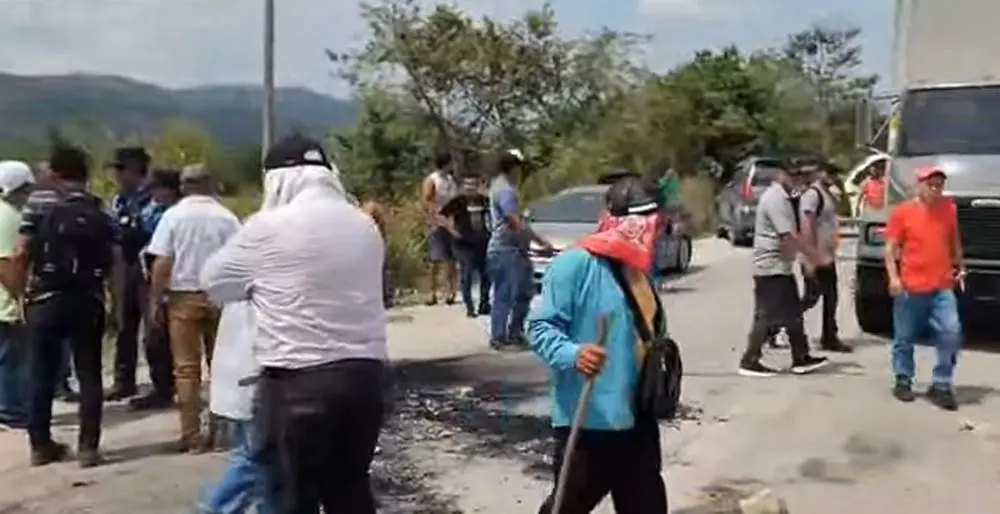 Protestan en La Entrada, Copán, por Congelamiento de Cuentas de Koriun Inversiones 1 Protesta copan Koriun.jpg