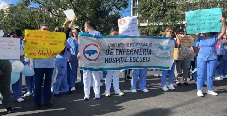 Enfermeras del Hospital Escuela intensifican protestas exigiendo cumplimiento de sentencia 19 Protestas enfermeras LaTribuna