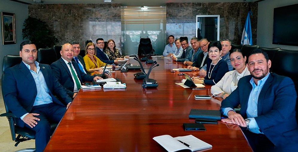 BCH comparte perspectivas del Programa Monetario 2025-2026 con agroindustria y sector cafetalero 1 REUNE BCH 1
