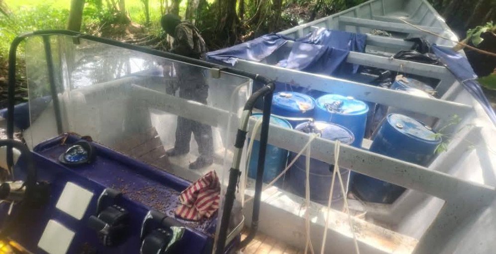 Hombre capturado con 17 barriles de combustible en operativo en el río Patuca 1 Rio Patuca 2