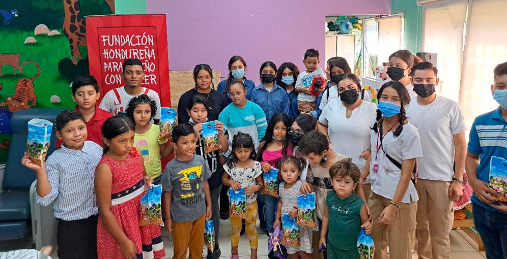 Jóvenes del Cecilio del Valle llevan esperanza y sonrisas a pacientes oncológicos infantiles 1 Servicio social