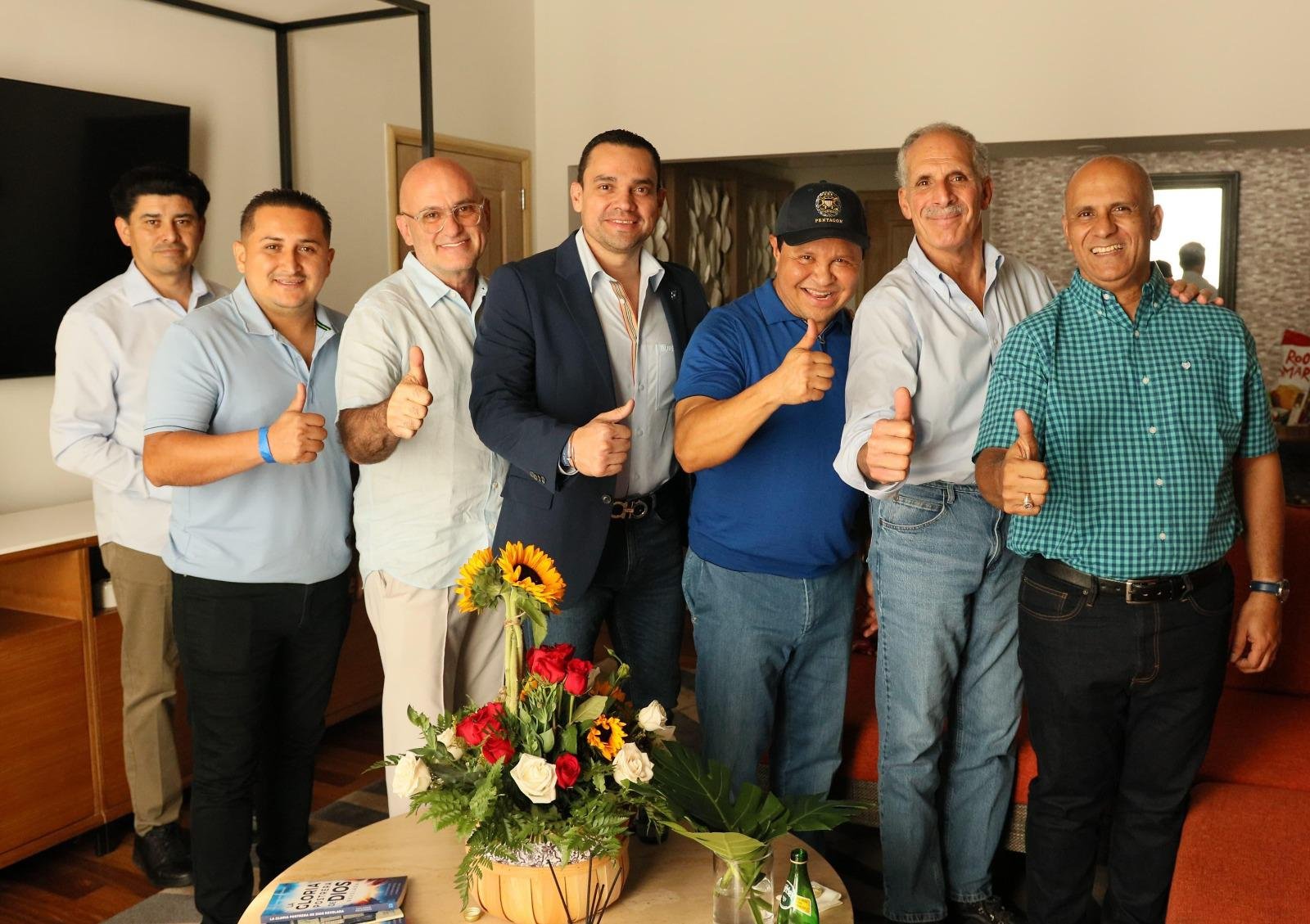 Nasry “Tito” Asfura se reúne con el Apóstol Guillermo Maldonado durante visita a Honduras 2 WhatsApp Image 2025 05 15 at 08.53.44