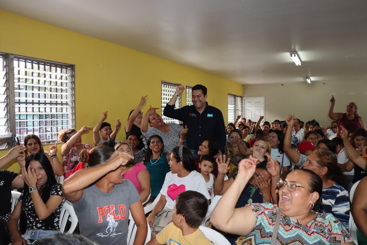 Celebran el Día de la Madre en el sector T2 de Villanueva con mensaje de fuerza y unidad nacionalista 3 WhatsApp Image 2025 05 17 at 00.10.24