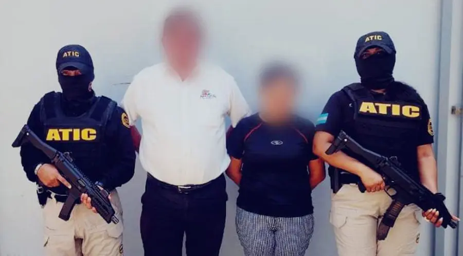 Piloto y mujer capturados en La Ceiba por abuso y explotación sexual de menor 1 captura d epiloto y mujer.jpg