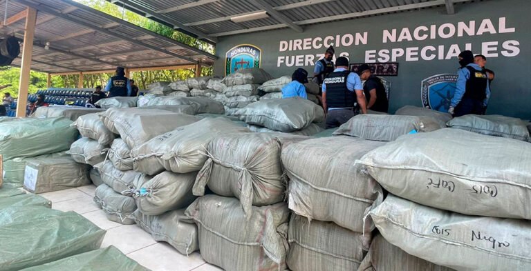 cuatro detenidos en decomiso de contrabando millonario 1