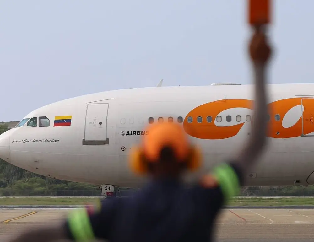 Venezuela repatria a 195 migrantes deportados desde EE. UU. en vuelo procedente de Honduras 1 deportados Venezuela100.jpg