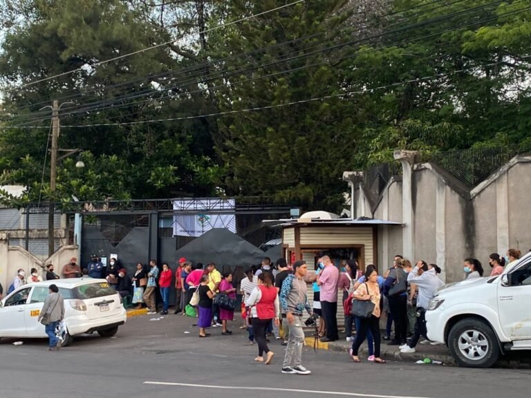 Pacientes desbordan el Hospital Mario Mendoza tras semanas sin atención regular 21 filas Mario Mendoza 1536x1152 1