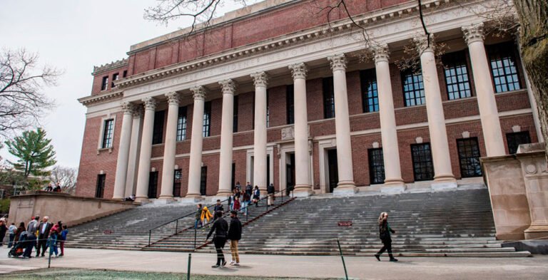 harvard demanda a trump por veto a estudiantes extranjeros