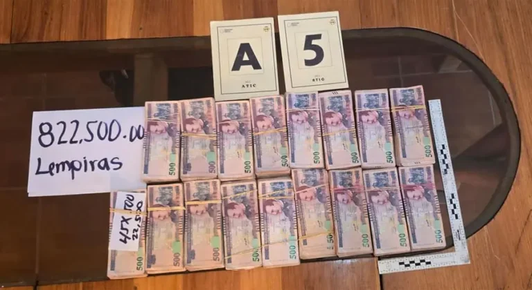 Detienen a sospechoso con 822 mil lempiras en Puerto Cortés por lavado de activos 1 posesion 822 mil 500 lempiras.jpg