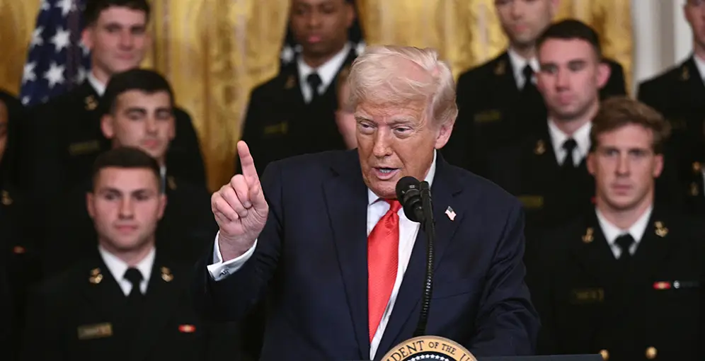 Trump anuncia el fin de los bombardeos a los hutíes tras su decisión de "capitular" 1 trump aprende espanol 1