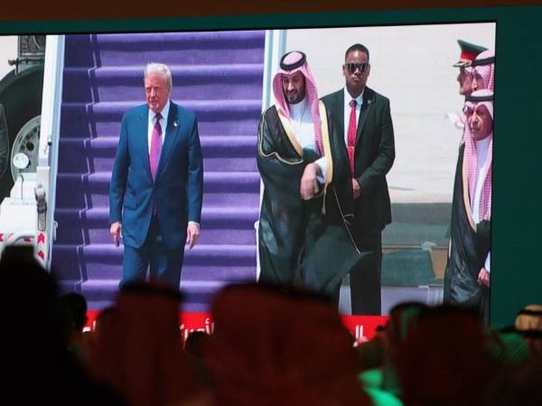 Trump inicia gira en Medio Oriente con visita oficial a Arabia Saudí 1 trump en el riad 10741702 20250513073726