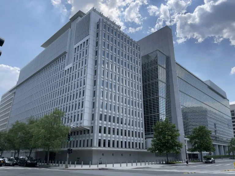 El BM exige mayor transparencia en la deuda pública ante el aumento de acuerdos financieros opacos. 1 21cd2d206ae61218ec4ed4d79a6fcd4d0d14e7a6