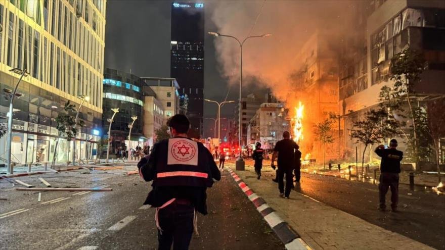 Misil impacta en Tel Aviv tras ataque masivo lanzado desde Irán 1