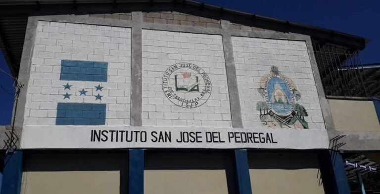 Adolescente apunalado por companera en instituto del Pedregal