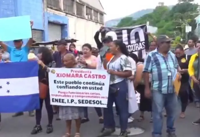 Comunidades alzan la voz ante incumplimientos del Gobierno: protestan frente a la SIT 1 CONFEDERACION DE PATRONATOS.jpg