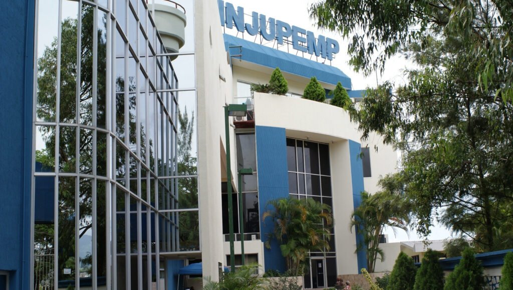 Jubilados rechazan revalorización del Injupemp; funcionarios defienden límite legal 1 DSC04835 1024x580 1