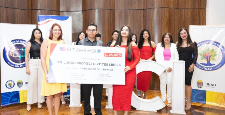 Estudiantes de Periodismo de la UNAH ganan concurso nacional con campaña por la libertad de expresión 13 Estudiantes de Periodismo de la UNAH ganan concurso nacional La Tribuna