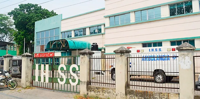 Pacientes del IHSS en San Pedro Sula compran ventiladores ante fallas en aire acondicionado 1 IHSS0