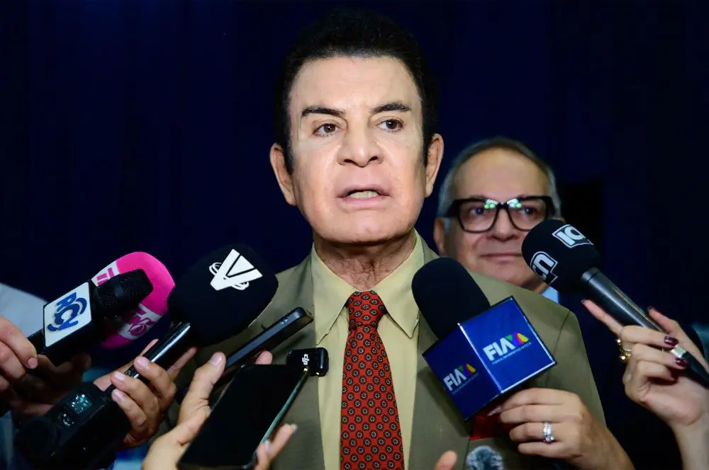 Nasralla acusa a Redondo de estar manipulado y denuncia ilegalidades en el Congreso 1 Salvador Nasralla 0406m.jpg