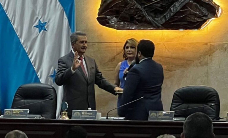 Víctor Sabillón juramentado como nuevo comisionado de la SAPP 1 Victor Sabillon