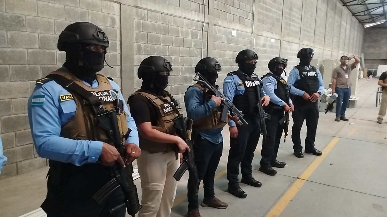 DIPAMPCO capacita a personal de la ENEE para prevenir extorsiones en zonas de alto riesgo 1 WhatsApp Image 2025 06 02 at 09.28.38