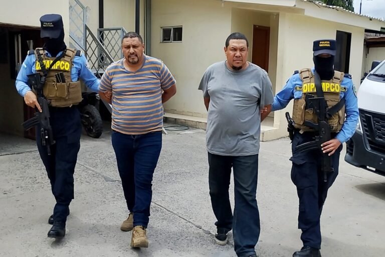 Capturan a “Ricky” y “Robokop” de la banda “El Cantón” con más de mil bolsitas de supuesta cocaína en El Paraíso 1 WhatsApp Image 2025 06 09 at 09.26.15