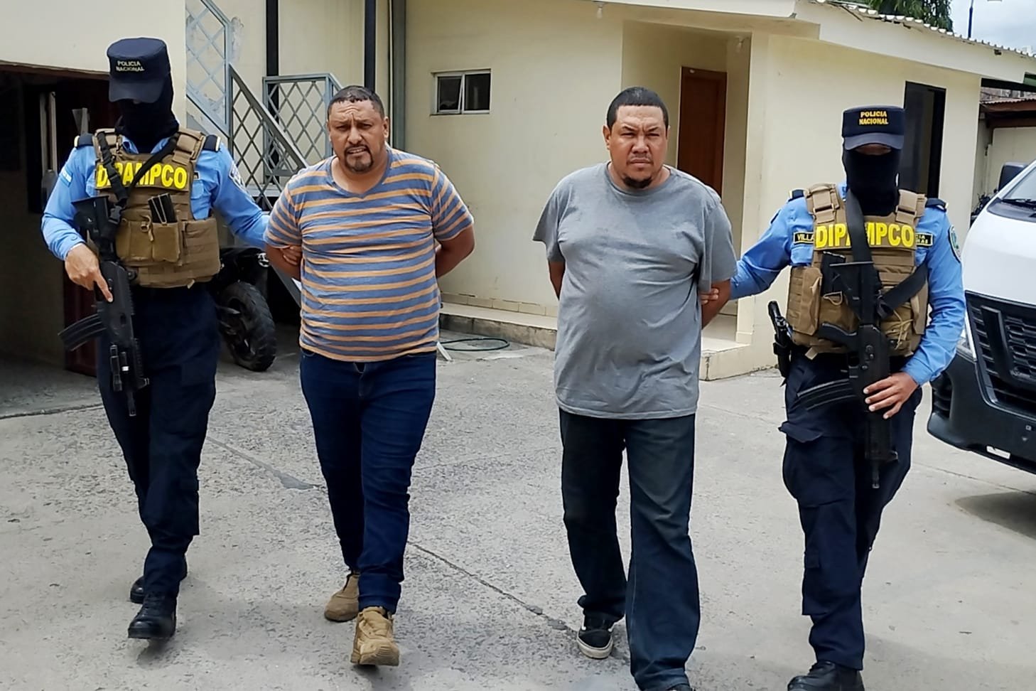 Capturan a “Ricky” y “Robokop” de la banda “El Cantón” con más de mil bolsitas de supuesta cocaína en El Paraíso 1 WhatsApp Image 2025 06 09 at 09.26.15