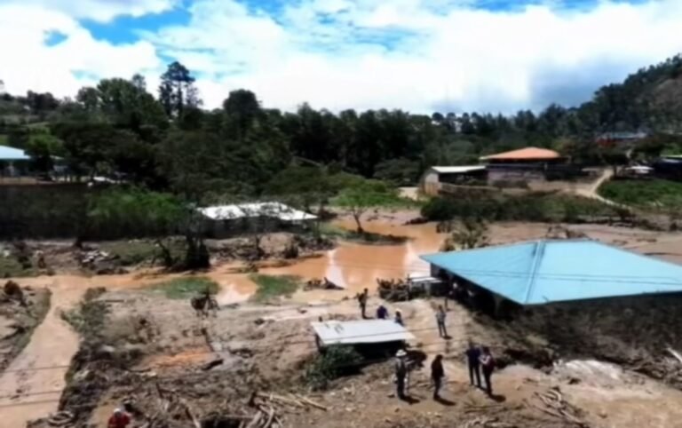 Evacúan familias en Las Toreras, Ocotepeque por temor a derrumbes 17 WhatsApp Image 2025 06 20 at 09.22.51