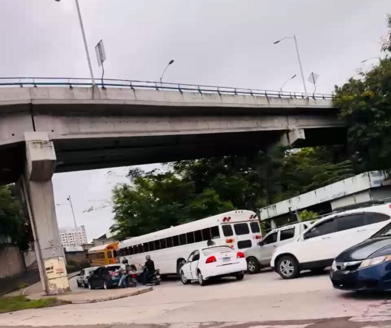 Congestionamiento en Tegucigalpa por marchas de Libre y cierres de 28 calles 23 WhatsApp Image 2025 06 28 at 08.31.36