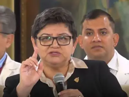 Ministra de Salud anuncia entrega de medicamentos a domicilio para pacientes crónicos 1 carla paredes medicina a domicilio.jpg